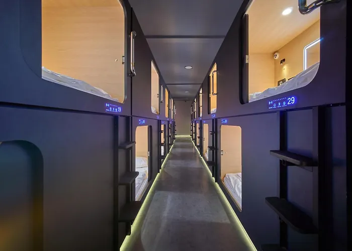 Urban Pod Capsule 膠囊旅館