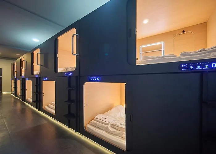 Urban Pod Capsule 膠囊旅館 *