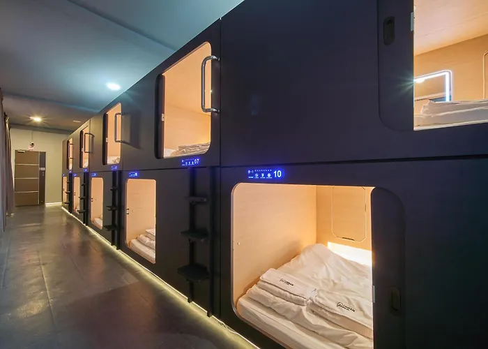 Urban Pod Capsule 膠囊旅館 *